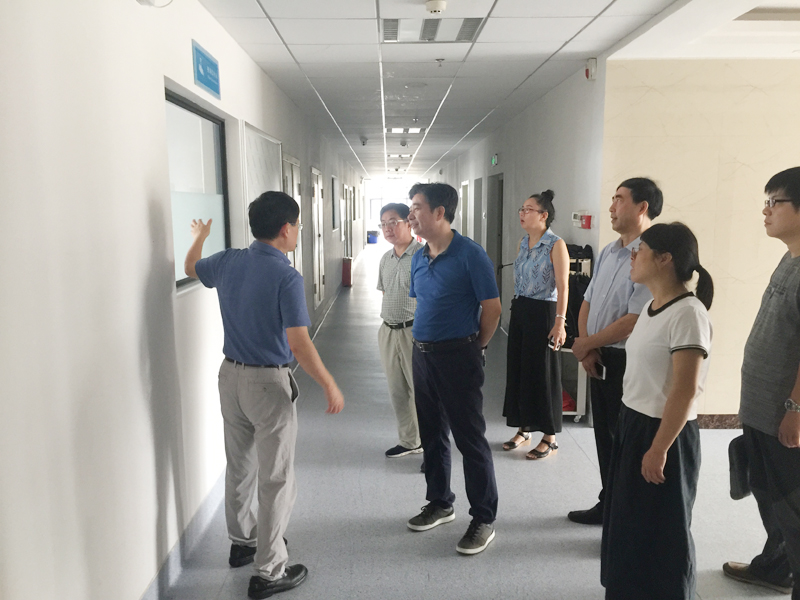 熊绍员院长带队考察武大、华中科大科研平台建设