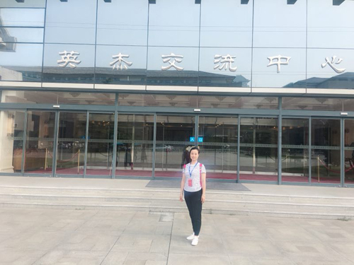 黄燕.jpg