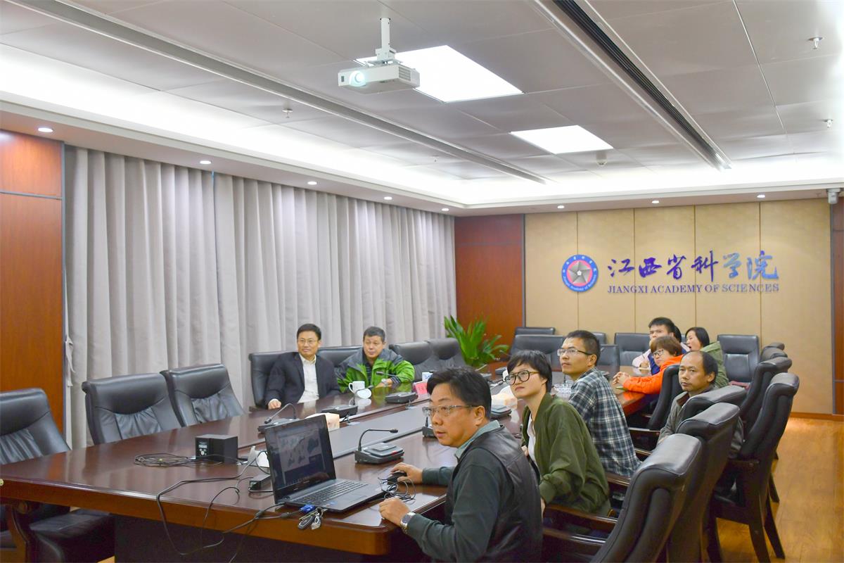 座谈会.jpg