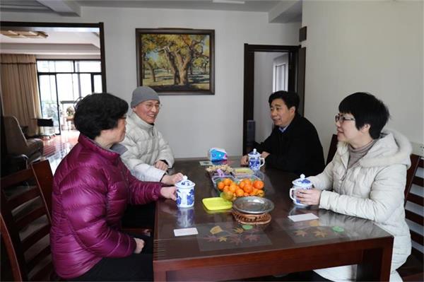 走访老同志.JPG