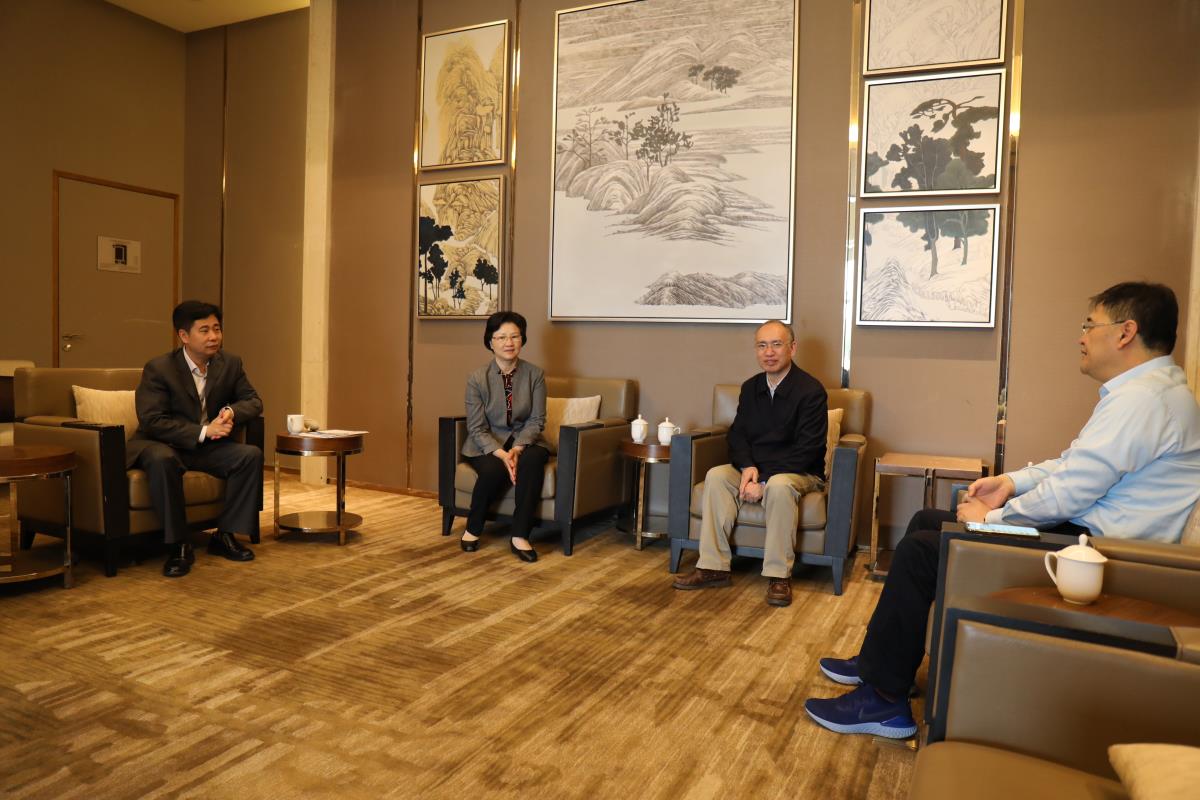 四人会谈.jpg