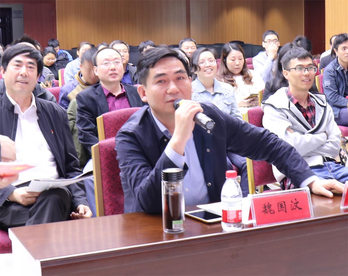 魏国汶副院长回答问题.jpg