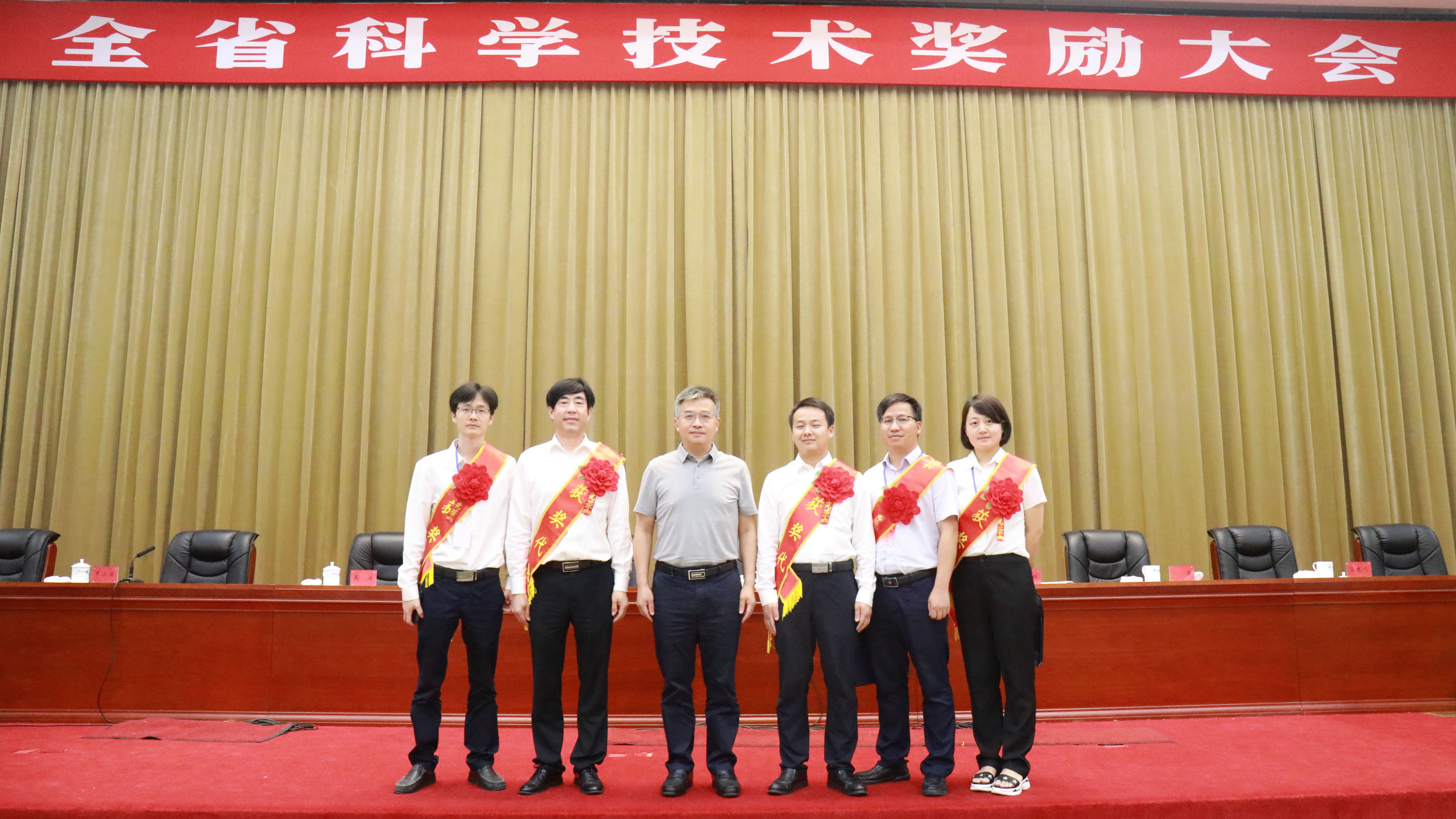 获奖.jpg