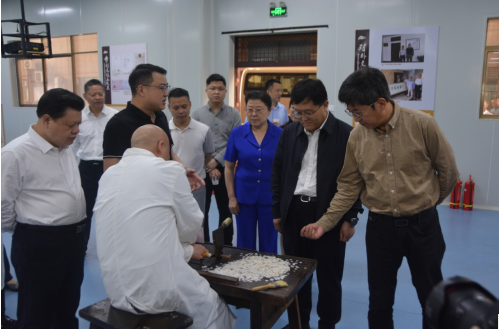 李松、陈士林院士在吉安开展调研活动   